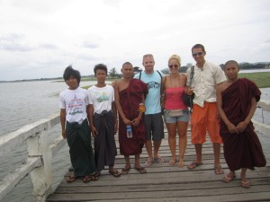 Mandalay-Innwa-Posing-with-Locals