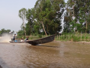 Myanmar-Burma-long-boat