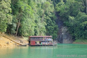 Tasik-Kenyir-House-Boat