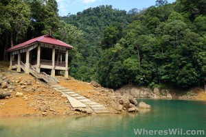 Tasik-Kenyir-House-Boat-Building